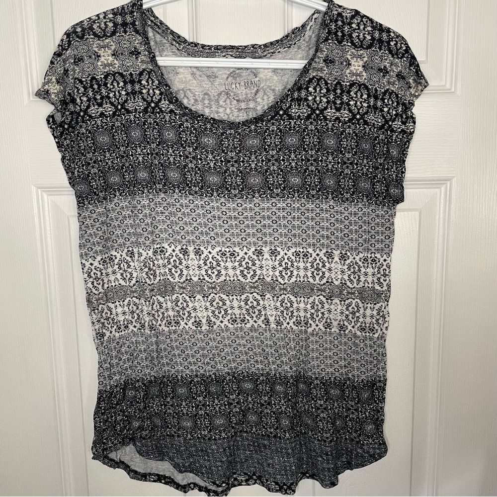 Lucky Brand cute black and white boho patterned short sleeve tshirt size Large